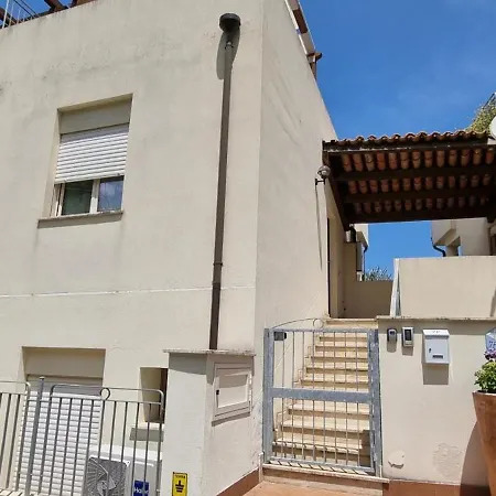 Magik Hill アパート ピッツォ